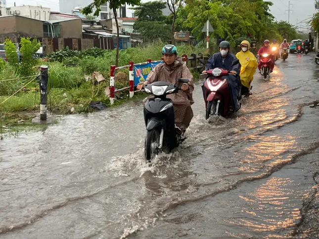 TPHCM sắp mưa lớn diện rộng, có nơi trên 200mm- Ảnh 3.