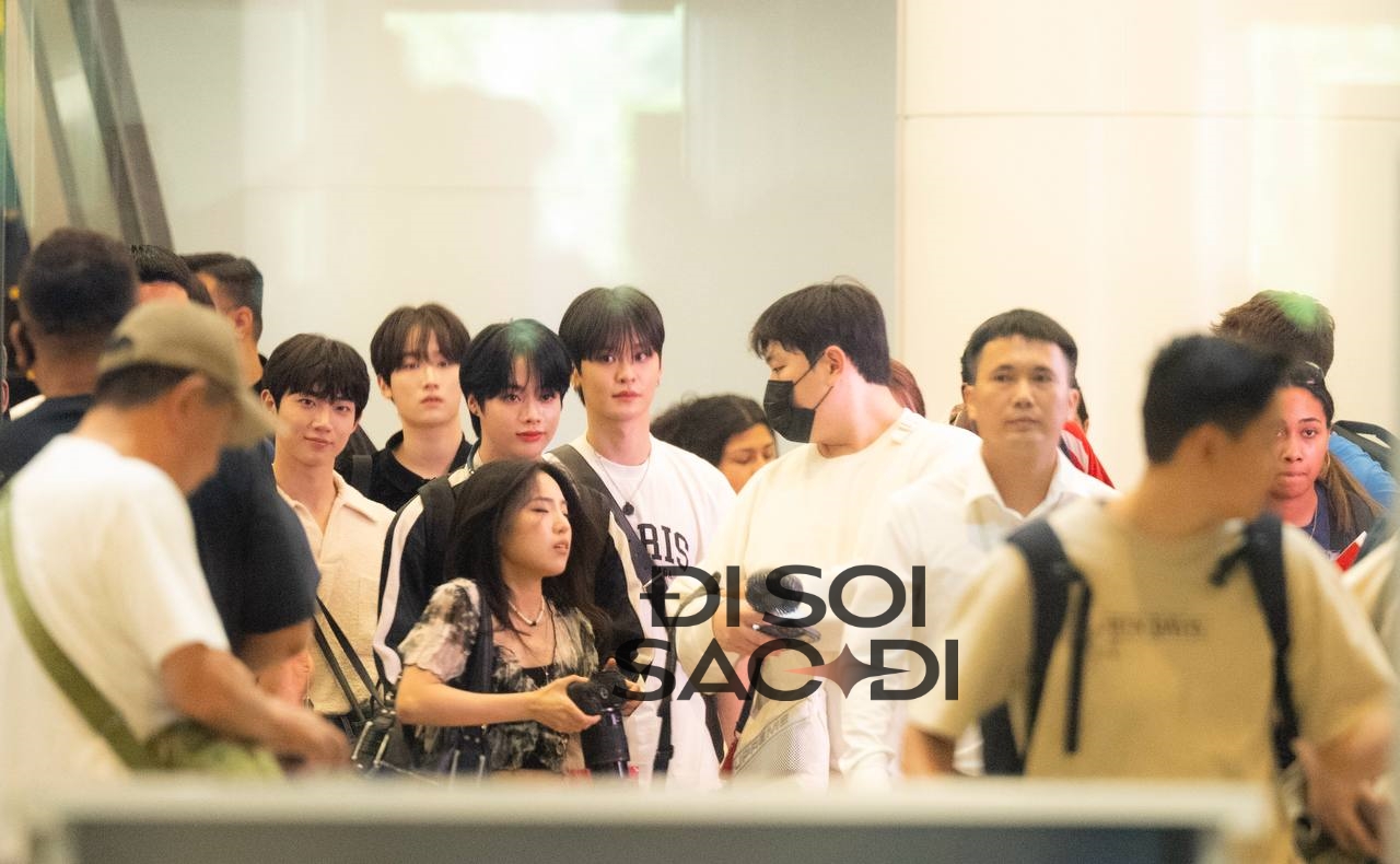 Idol người Việt Hanbin và các thành viên TEMPEST đổ bộ Nội Bài, visual "chấp" hết cam thường!- Ảnh 1. Idol người Việt Hanbin và các thành viên TEMPEST đổ bộ Nội Bài, visual "chấp" hết cam thường!- Ảnh 1.