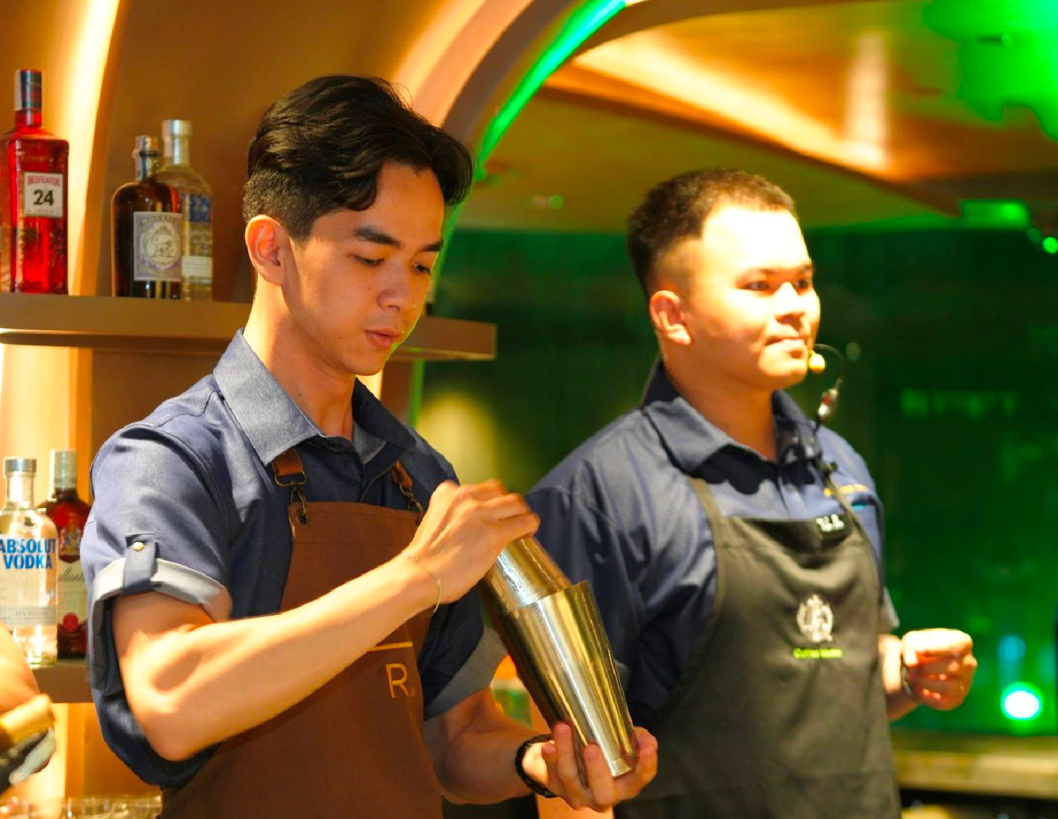 Bị tăng giá thuê, Starbucks Reserve mở cửa hàng mới đối diện 'thách thức' vị trí cũ Hàn Thuyên- Ảnh 4.