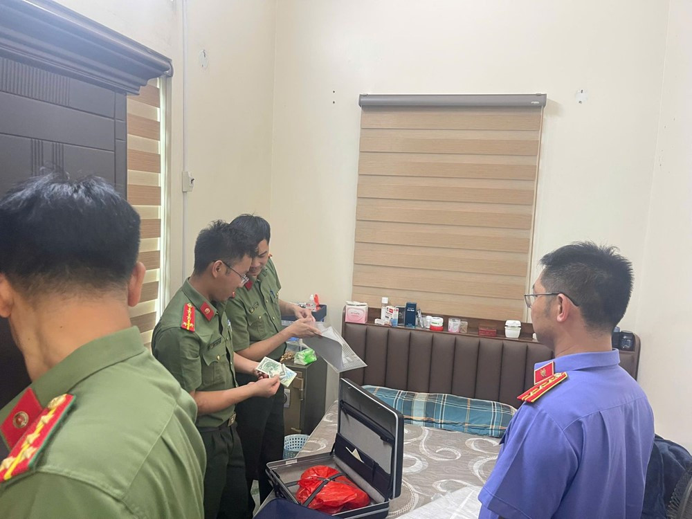 Khám xét nơi ở, bắt Giám đốc Phùng Ngọc Phương- Ảnh 2.