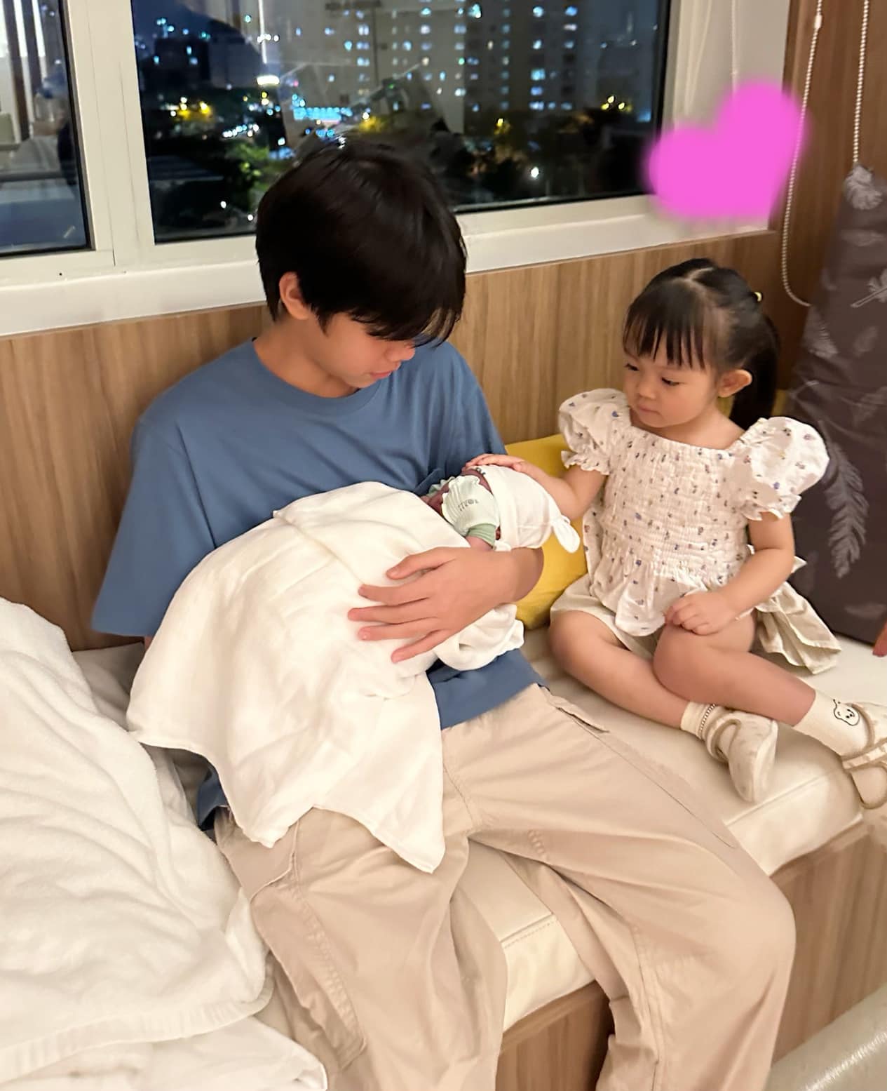 Ba quý tử chuẩn "rich kid" của Vbiz: Sống giữa xa hoa, đồ hiệu chỉ là chuyện nhỏ nhưng giáo dục mới là thứ được đầu tư lớn nhất- Ảnh 59.