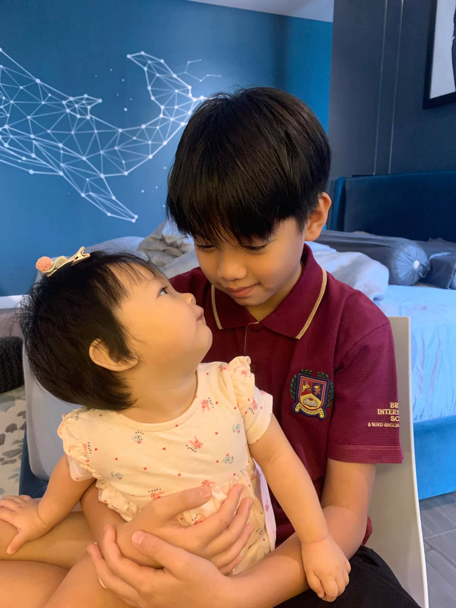 Ba quý tử chuẩn "rich kid" của Vbiz: Sống giữa xa hoa, đồ hiệu chỉ là chuyện nhỏ nhưng giáo dục mới là thứ được đầu tư lớn nhất- Ảnh 60.