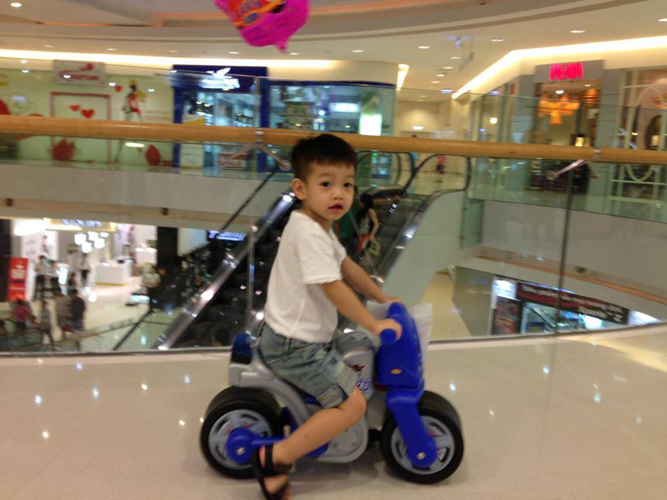 Ba quý tử chuẩn "rich kid" của Vbiz: Sống giữa xa hoa, đồ hiệu chỉ là chuyện nhỏ nhưng giáo dục mới là thứ được đầu tư lớn nhất- Ảnh 56.