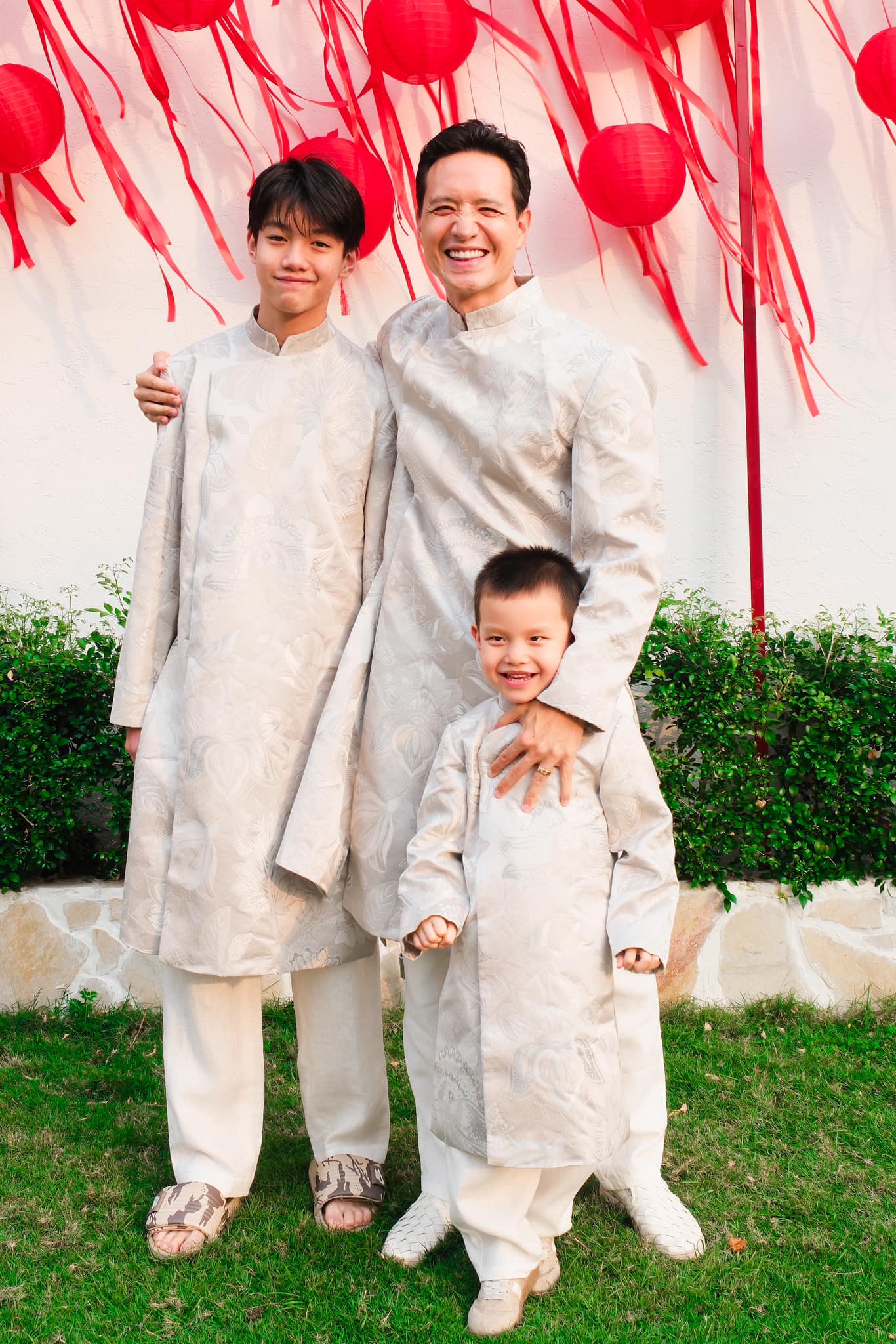Ba quý tử chuẩn "rich kid" của Vbiz: Sống giữa xa hoa, đồ hiệu chỉ là chuyện nhỏ nhưng giáo dục mới là thứ được đầu tư lớn nhất- Ảnh 72.