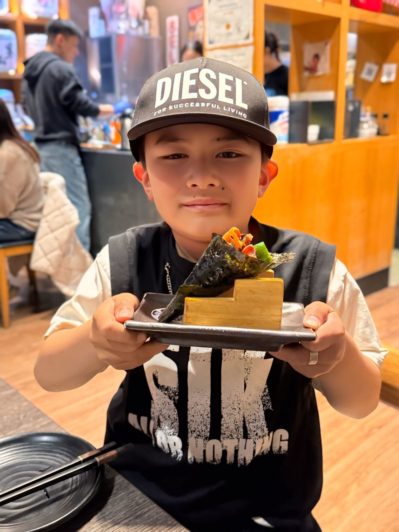 Ba quý tử chuẩn "rich kid" của Vbiz: Sống giữa xa hoa, đồ hiệu chỉ là chuyện nhỏ nhưng giáo dục mới là thứ được đầu tư lớn nhất- Ảnh 2.