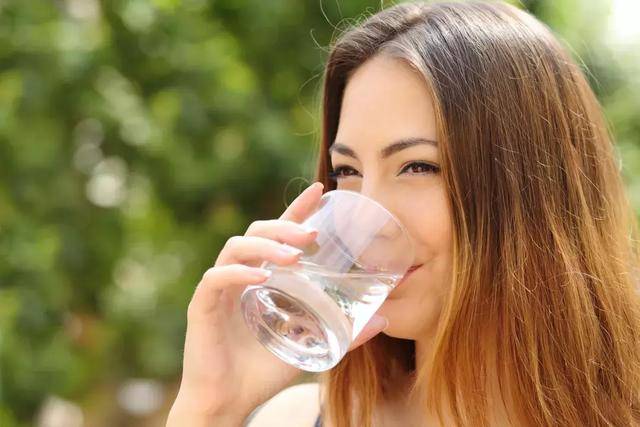 Không uống đủ nước khiến cơ thể mất nước, 8 căn bệnh này có thể sẽ 