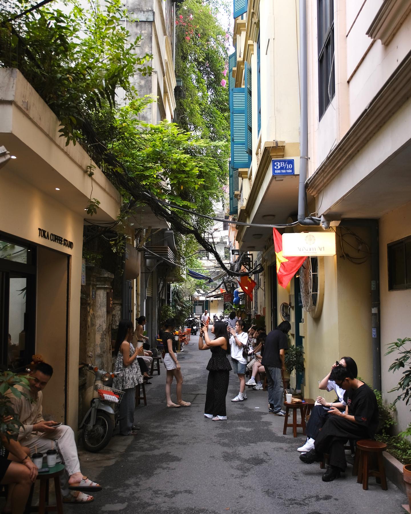 Quán cà phê nổi tiếng Hà Nội bỗng bị đồn đóng cửa vì "lỗ nặng", chủ quán hốt hoảng lên tiếng- Ảnh 2.