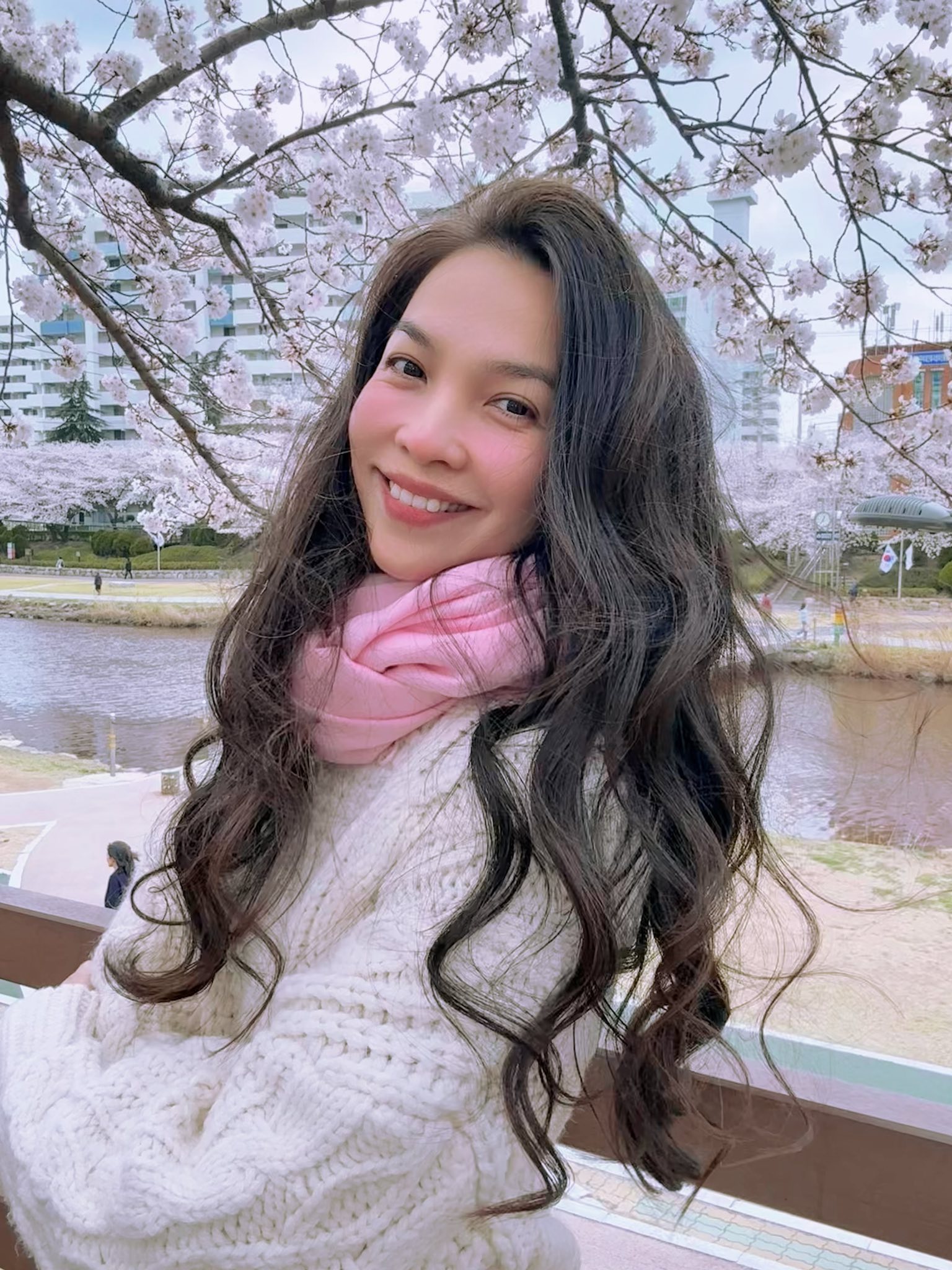 Bà mẹ đơn thân 1 con của showbiz Việt tuổi 44 mà ai cũng nghĩ ngoài 20: Bí quyết trẻ lâu đến từ thói quen uống nước không ngờ đến- Ảnh 5.