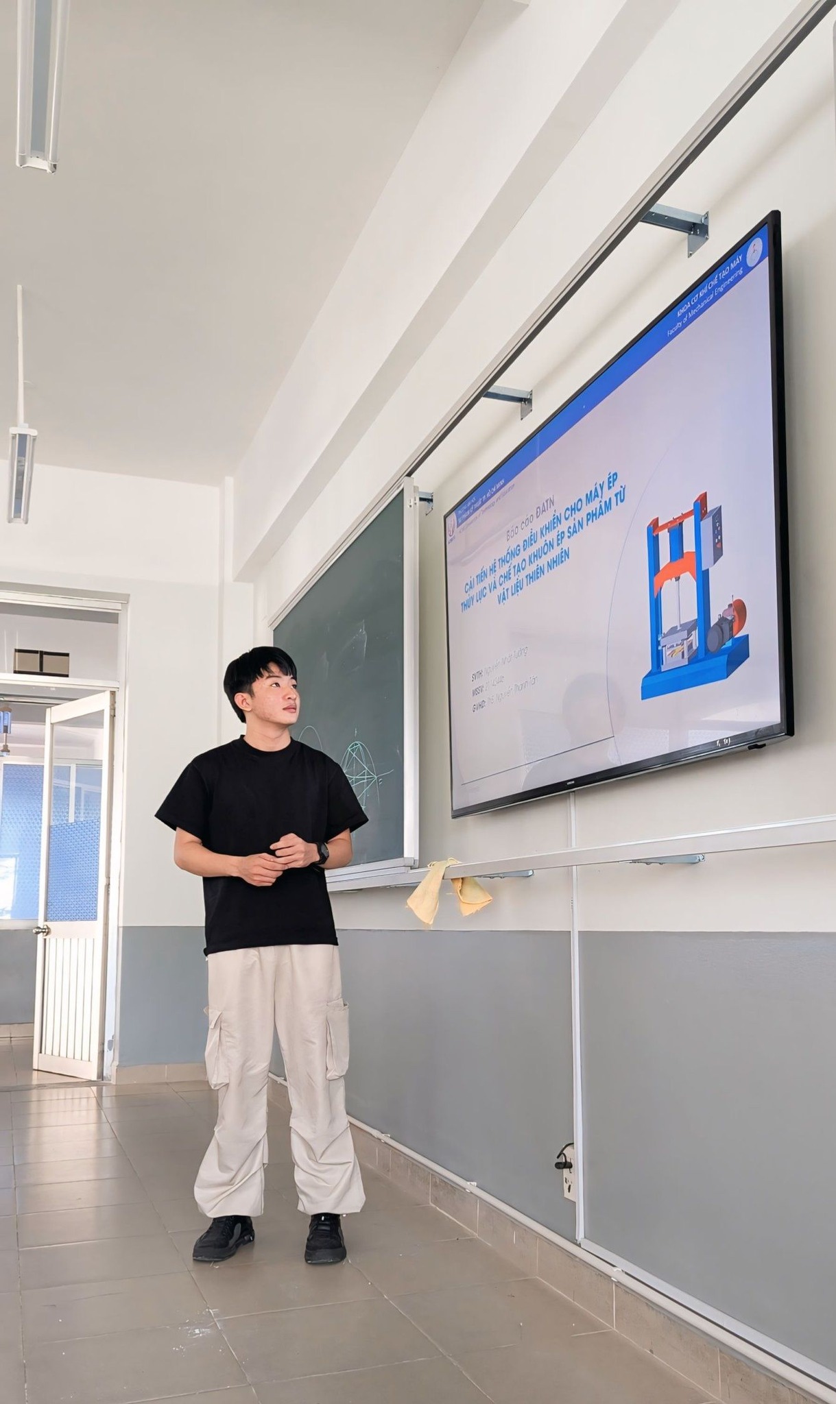Nam sinh tốt nghiệp bằng xuất sắc bằng 