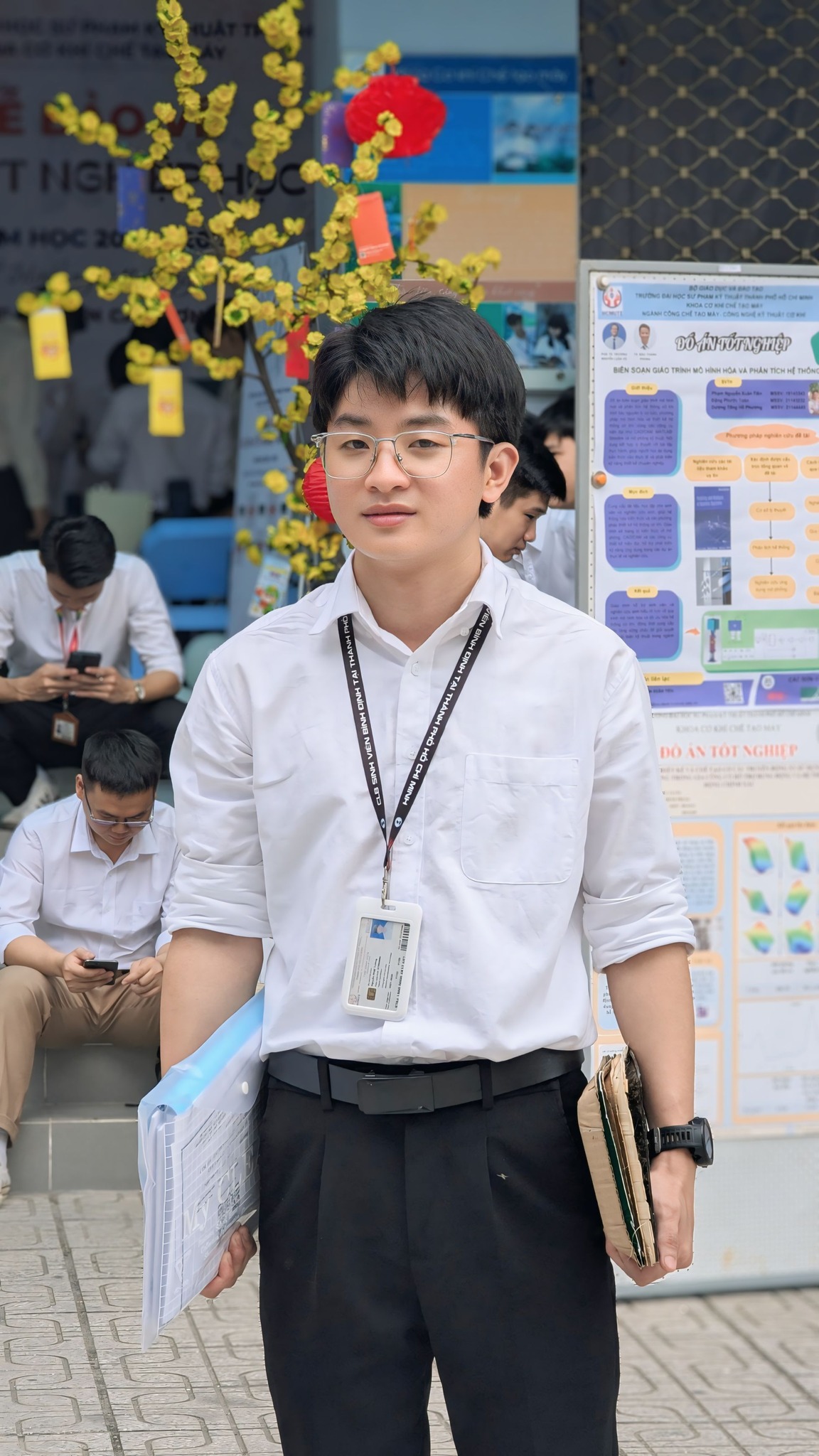 Nam sinh tốt nghiệp bằng xuất sắc bằng 