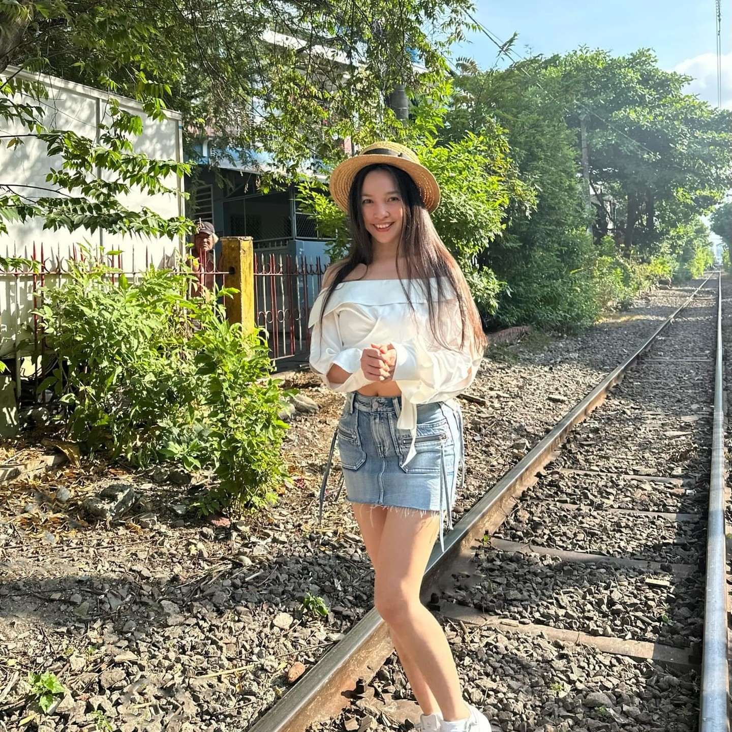 Bà mẹ đơn thân 1 con của showbiz Việt tuổi 44 mà ai cũng nghĩ ngoài 20: Bí quyết trẻ lâu đến từ thói quen uống nước không ngờ đến- Ảnh 3.