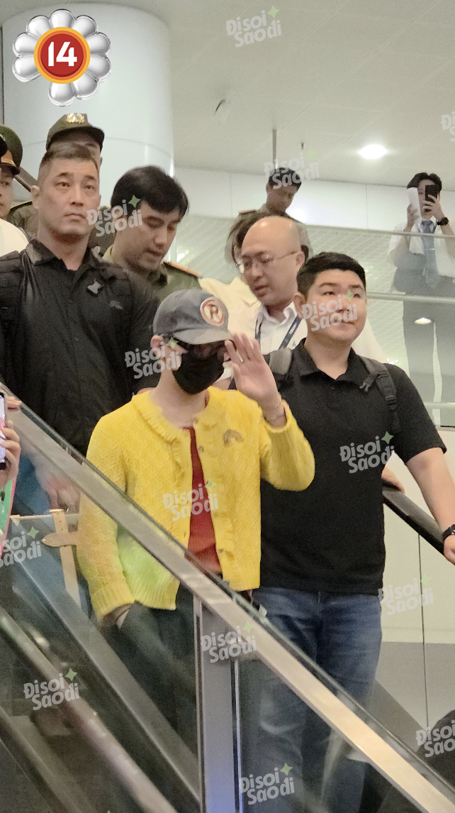 Ngại gì mưa, 4 outfit này vẫn sẽ giúp bạn đi xem G-Dragon vừa cool vừa mát- Ảnh 3.