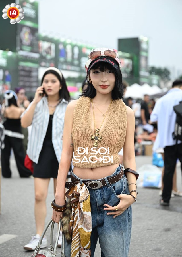 “Xinh sập sàn” tại Mỹ Đình vì anh Long: Boy phố, girl phố đọ sắc, độc lạ có thừa, quá mức wow- Ảnh 8.