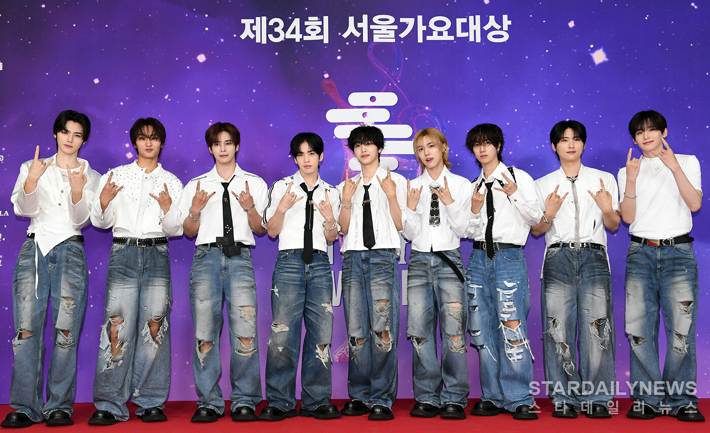 Thảm đỏ Seoul Music Awards: Nữ thần nhan sắc Miyeon (G)I-DLE đẹp phát sáng, 