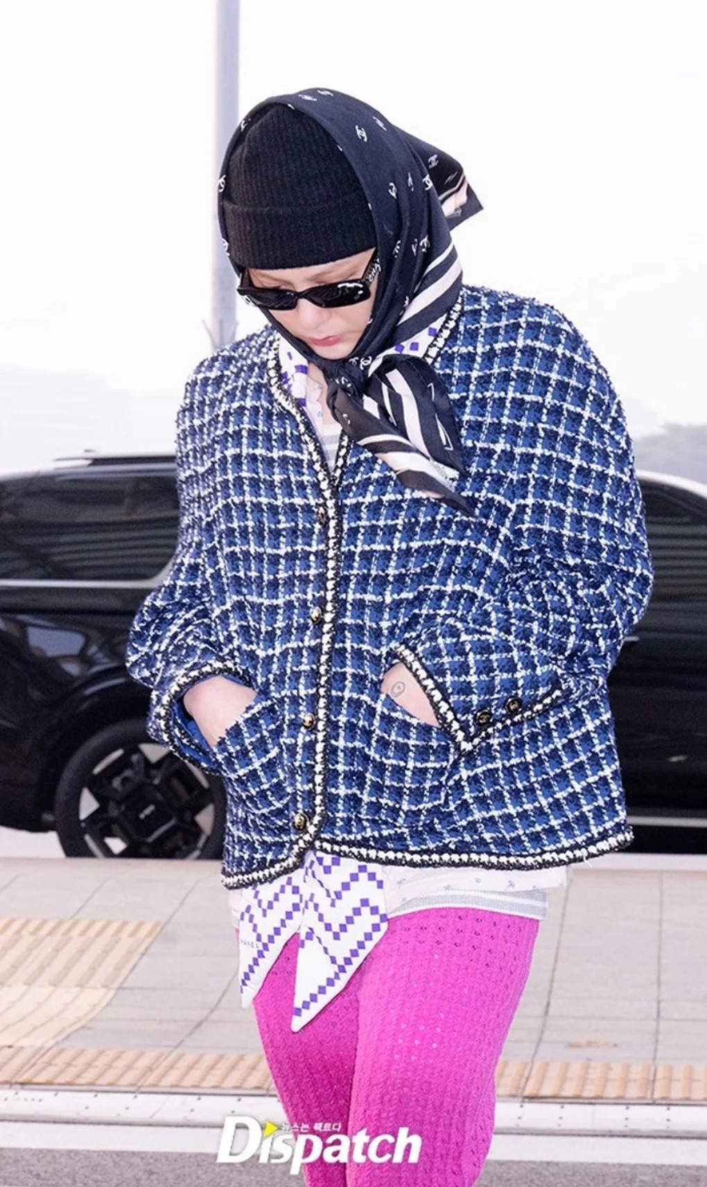 Ngại gì mưa, 4 outfit này vẫn sẽ giúp bạn đi xem G-Dragon vừa cool vừa mát- Ảnh 6.