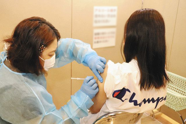 Nữ giới có cần tiêm nhắc lại vắc xin HPV định kỳ hay không?- Ảnh 1.