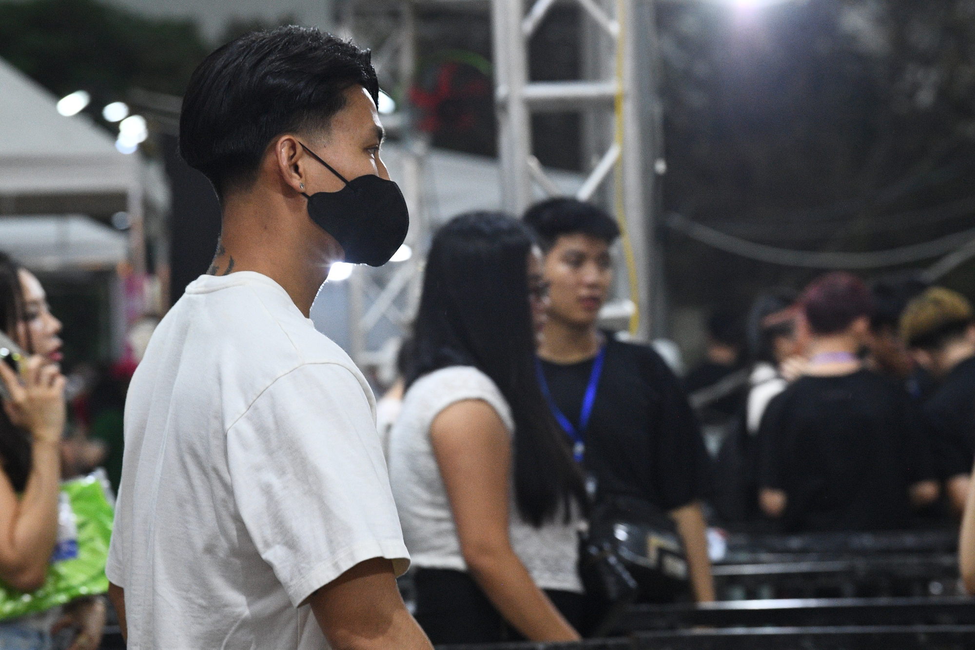 Văn Thanh hộ tống bạn gái gia thế “trâm anh thế phiệt” đi xem G-Dragon, không nhận ra nàng WAG siêu sexy qua cam thường- Ảnh 6.