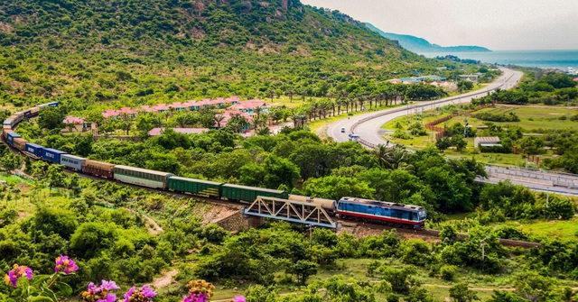 Chuyến tàu dài nhất Việt Nam là "chuyến tàu đẹp nhất hành tinh", du khách nhận xét: Phải đi 1 lần trong đời!- Ảnh 2.