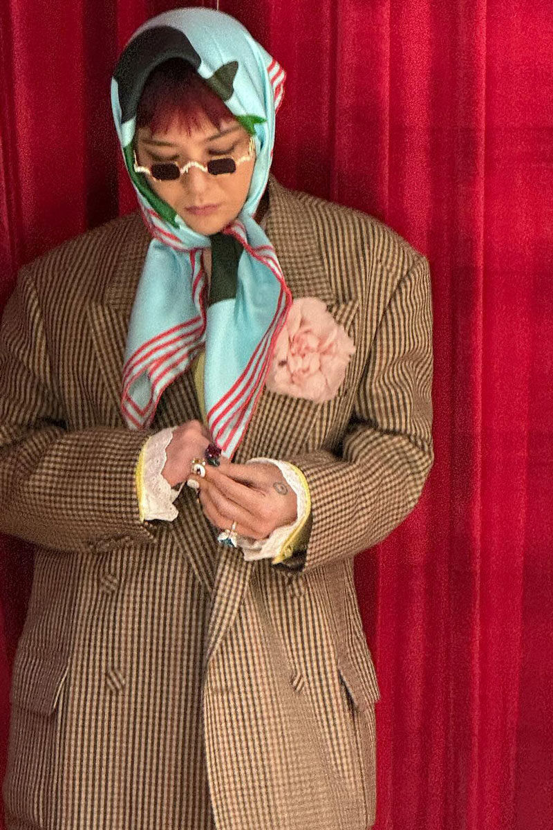 Ngại gì mưa, 4 outfit này vẫn sẽ giúp bạn đi xem G-Dragon vừa cool vừa mát- Ảnh 5.