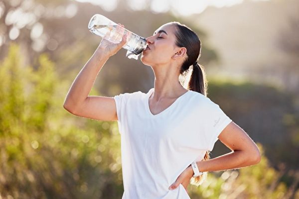 Không uống đủ nước khiến cơ thể mất nước, 8 căn bệnh này có thể sẽ 