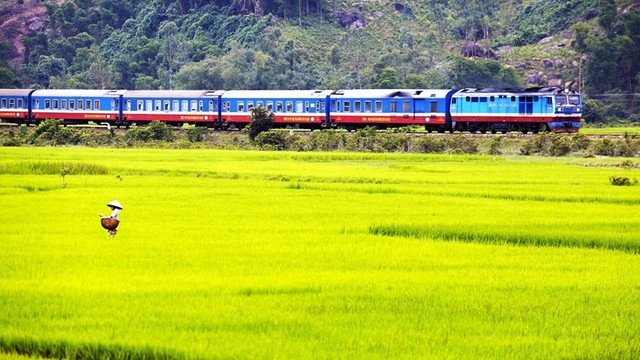Chuyến tàu dài nhất Việt Nam là "chuyến tàu đẹp nhất hành tinh", du khách nhận xét: Phải đi 1 lần trong đời!- Ảnh 4.