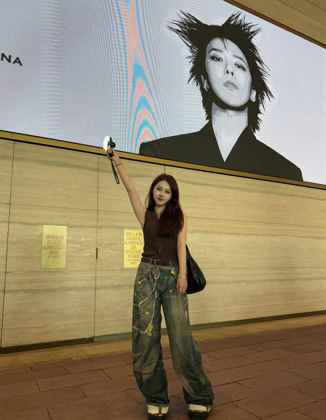 Ngại gì mưa, 4 outfit này vẫn sẽ giúp bạn đi xem G-Dragon vừa cool vừa mát- Ảnh 20.