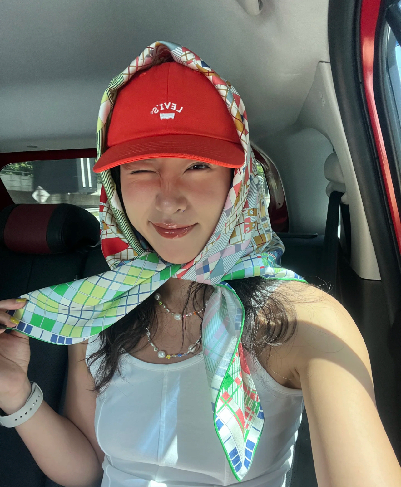 Ngại gì mưa, 4 outfit này vẫn sẽ giúp bạn đi xem G-Dragon vừa cool vừa mát- Ảnh 12.