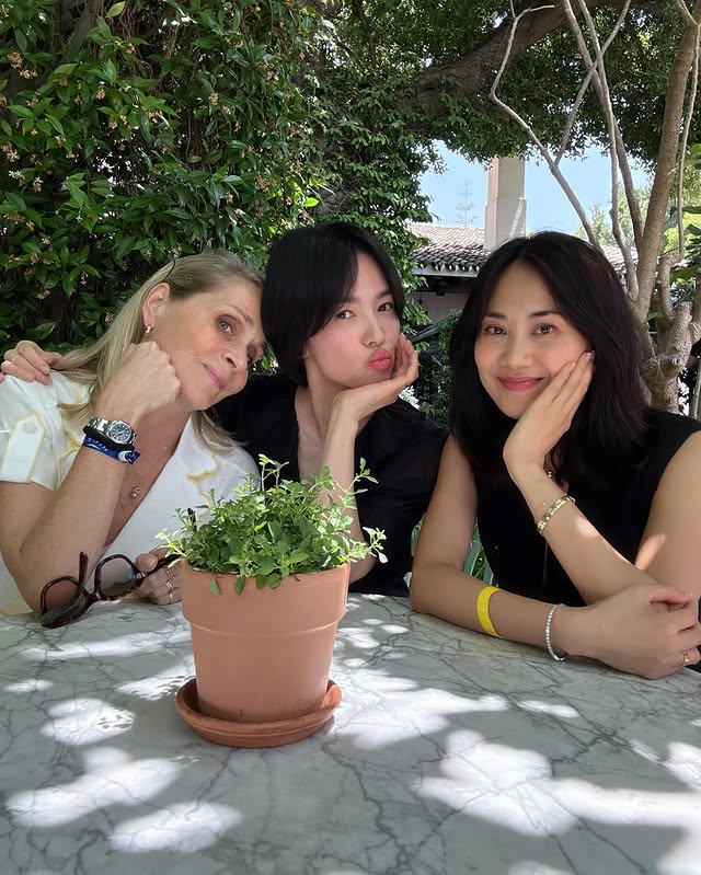 Song Hye Kyo đăng tải hình ảnh nhạy cảm gì mà phải xóa gấp chỉ sau 3 phút?- Ảnh 7.