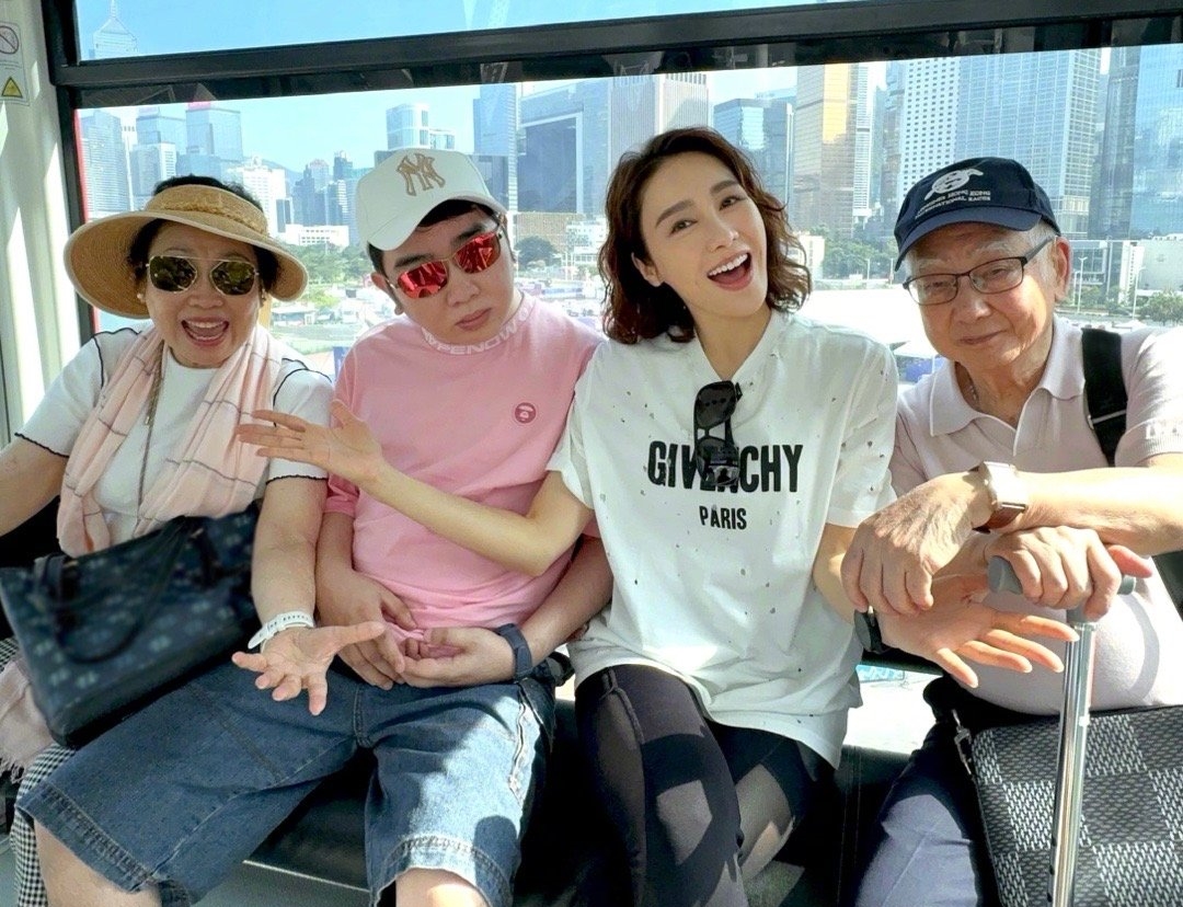 Đệ nhất mỹ nhân Hong Kong bị đồn yêu Lý Hùng, giải nghệ vì 2 người đàn ông tàn tật bây giờ ra sao?- Ảnh 4. Đệ nhất mỹ nhân Hong Kong bị đồn yêu Lý Hùng, giải nghệ vì 2 người đàn ông tàn tật bây giờ ra sao?- Ảnh 4.