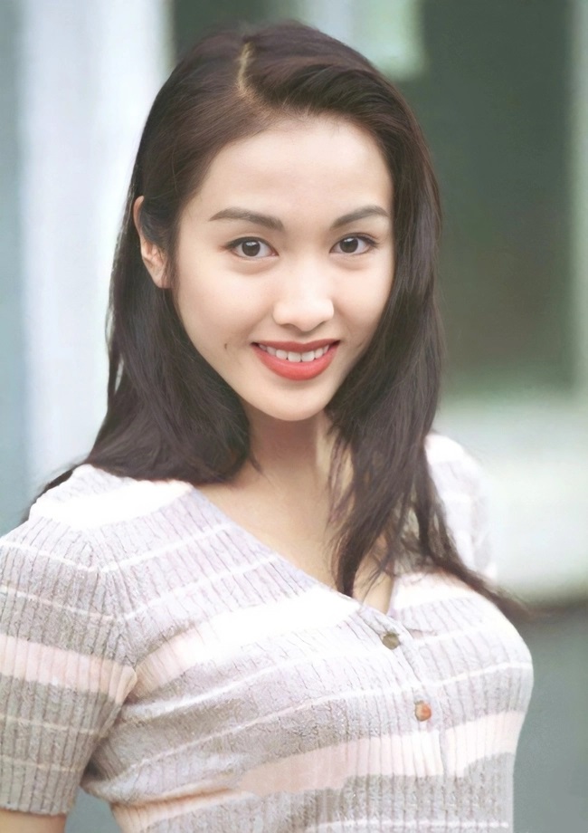 Đệ nhất mỹ nhân Hong Kong bị đồn yêu Lý Hùng, giải nghệ vì 2 người đàn ông tàn tật bây giờ ra sao?- Ảnh 3. Đệ nhất mỹ nhân Hong Kong bị đồn yêu Lý Hùng, giải nghệ vì 2 người đàn ông tàn tật bây giờ ra sao?- Ảnh 3.