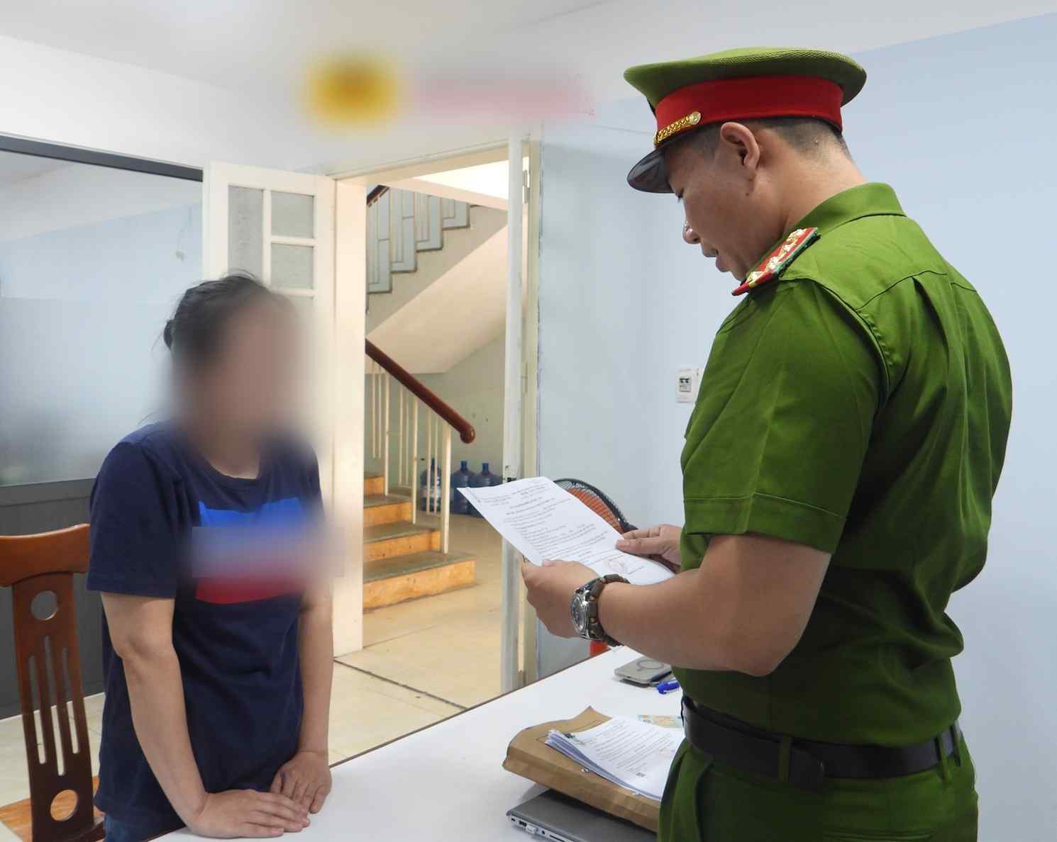 Bắt một phụ nữ U50- Ảnh 1.