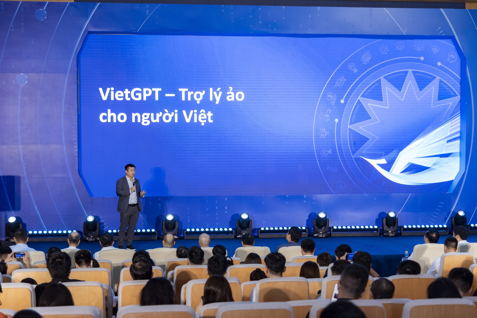VietGPT ra mắt: Trợ lý ảo tiếng Việt do người Việt phát triển- Ảnh 1.