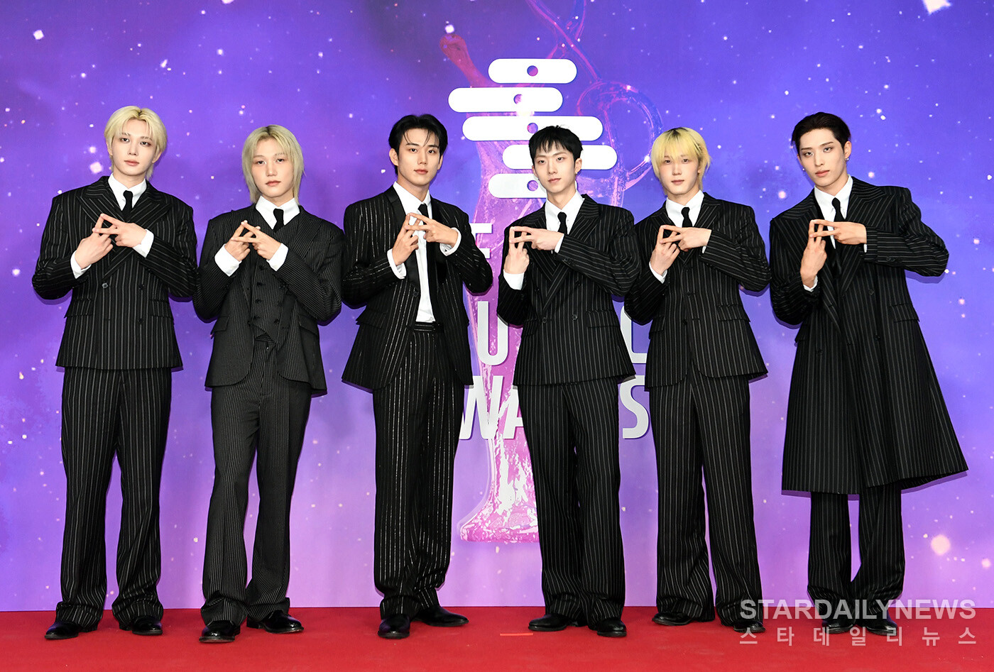 Thảm đỏ Seoul Music Awards: Nữ thần nhan sắc Miyeon (G)I-DLE đẹp phát sáng, 