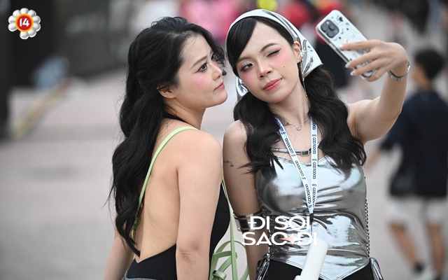“Xinh sập sàn” tại Mỹ Đình vì anh Long: Boy phố, girl phố đọ sắc, độc lạ có thừa, quá mức wow- Ảnh 1.