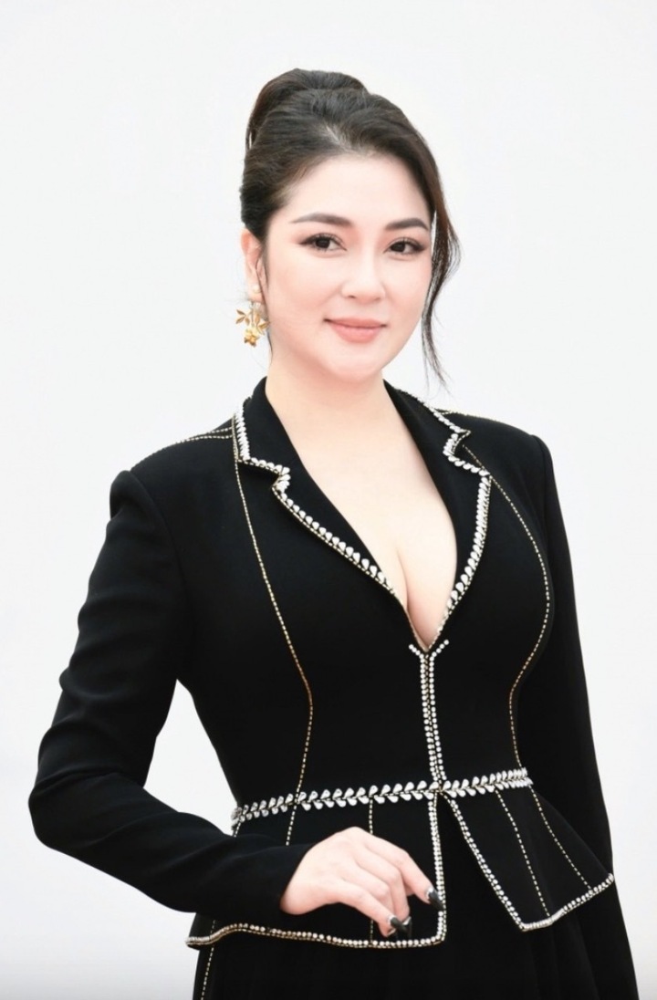 Hoa hậu có gương mặt phúc hậu nhất Việt Nam, bỏ showbiz theo ngành báo chí- Ảnh 3.