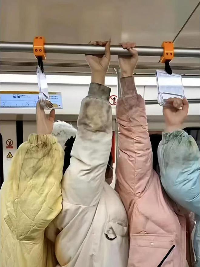 "Có thể biết đứa trẻ giàu hay nghèo bằng cách nhìn vào màu áo khoác" - Phát ngôn của 1 giáo viên khiến dân tình tranh cãi- Ảnh 1.
