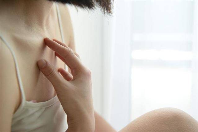 Bác sĩ 35 tuổi mắc ung thư vú hiếm gặp: Cảnh báo 2 "thủ phạm" dễ bị bỏ qua, làm điều này để ngăn tế bào khỏe mạnh phát triển thành ung thư- Ảnh 2.