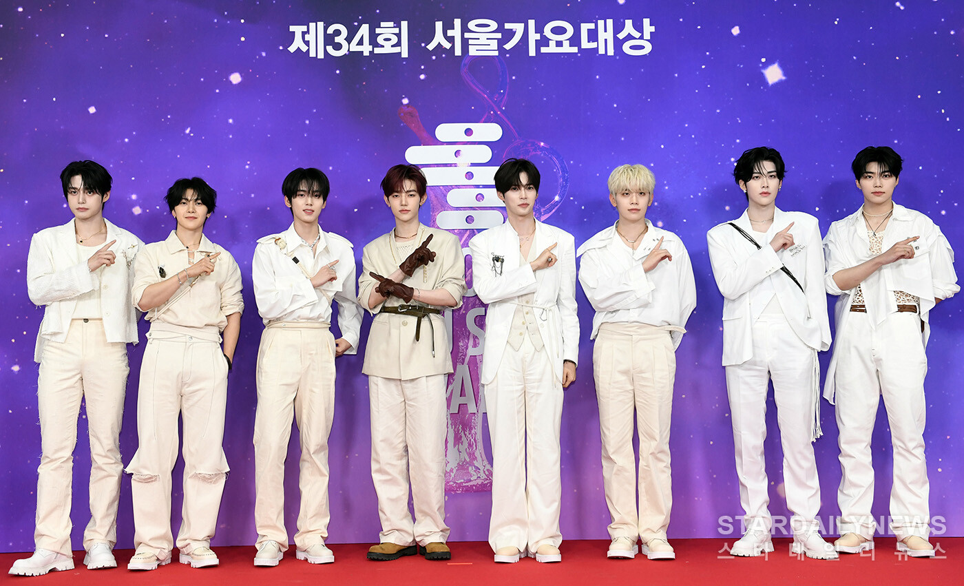 Thảm đỏ Seoul Music Awards: Nữ thần nhan sắc Miyeon (G)I-DLE đẹp phát sáng, 