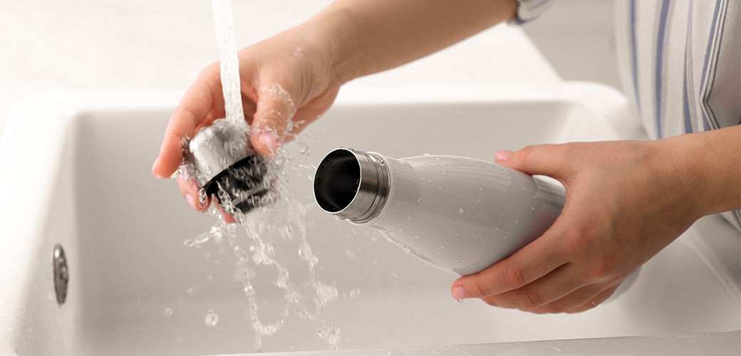 Dùng bình giữ nhiệt mà quên 5 điều này rất dễ 