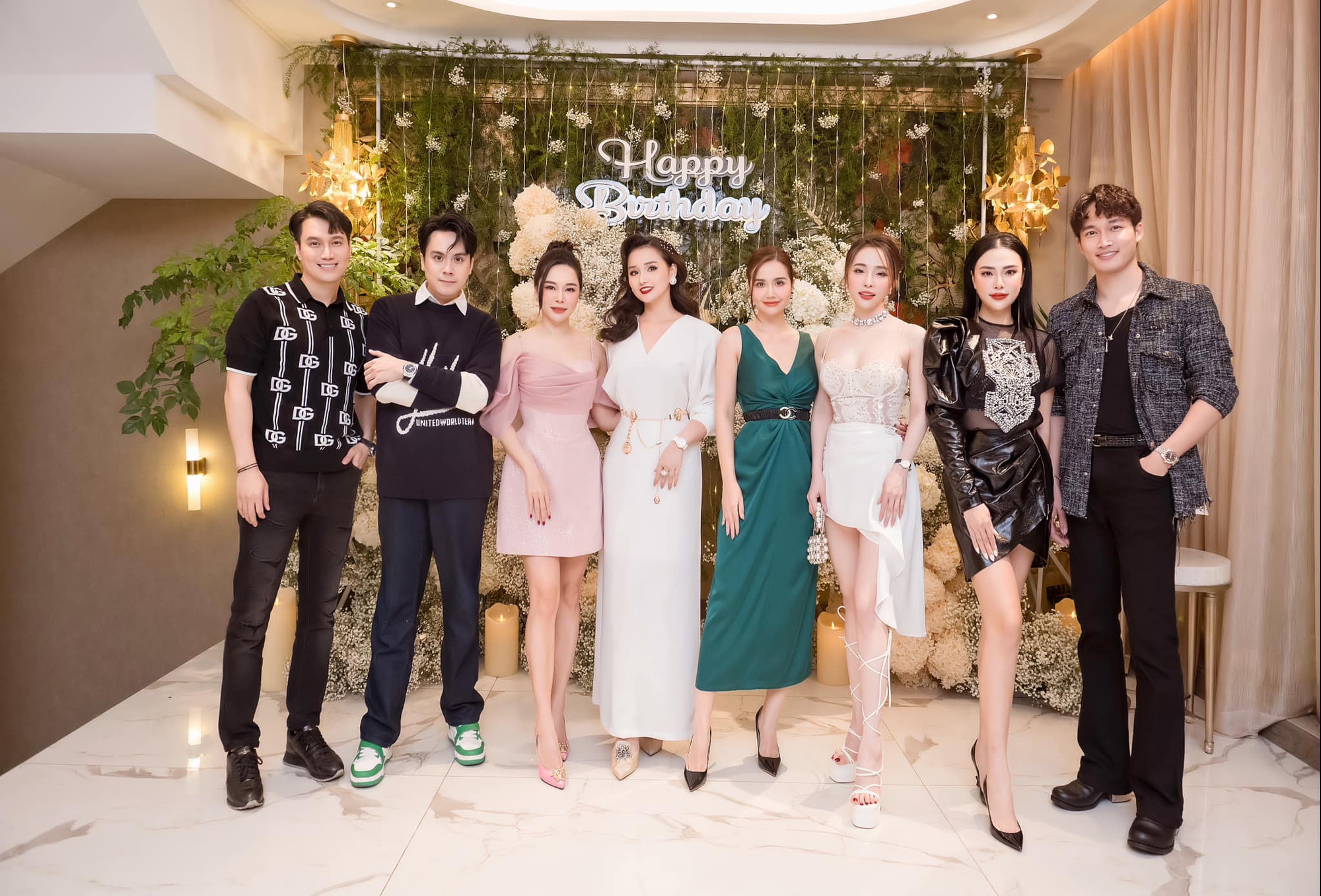 Dàn sao khủng dự kiến đổ bộ đám cưới Đình Tú và hot girl kém 5 tuổi, hội phù rể như này thì Dàn sao khủng dự kiến đổ bộ đám cưới Đình Tú và hot girl kém 5 tuổi, hội phù rể như này thì