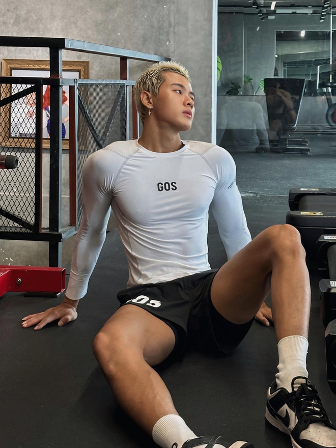 Bạn trai tin đồn vừa lộ ảnh riêng tư với Jun Phạm: "Hồng hài nhi" 6 múi như tạc tượng, xem ảnh quá khứ mới sốc- Ảnh 7.