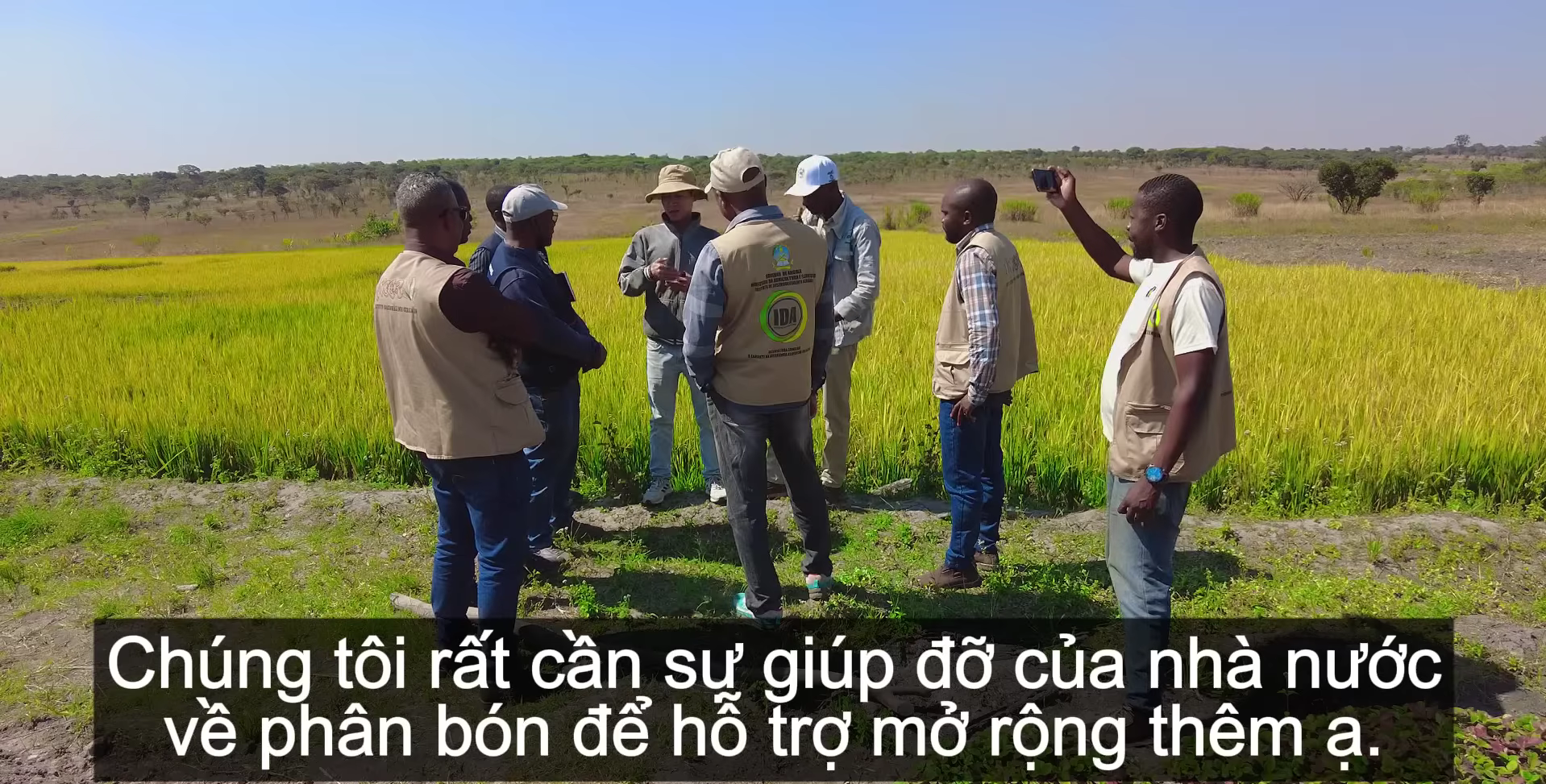 Sở Nông nghiệp Angola đến tận nơi xem team châu Phi thu hoạch lúa, được thưởng thức món nước giải khát đậm chất Việt Nam- Ảnh 4.