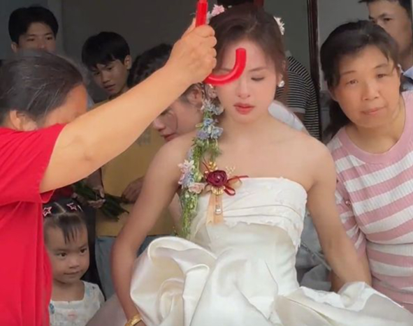 Cô dâu "gây sốt" tại đám cưới quê vì quá xinh đẹp, nhan sắc nổi bật như tiên nữ- Ảnh 6.