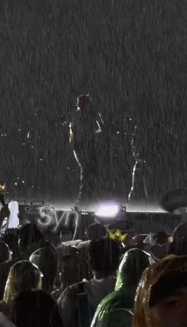 Khoảnh khắc bị bỏ lỡ: G-Dragon cúi gập người, tỏ tình fan Việt kèm lời hẹn gặp lại gây “luỵ”- Ảnh 3.