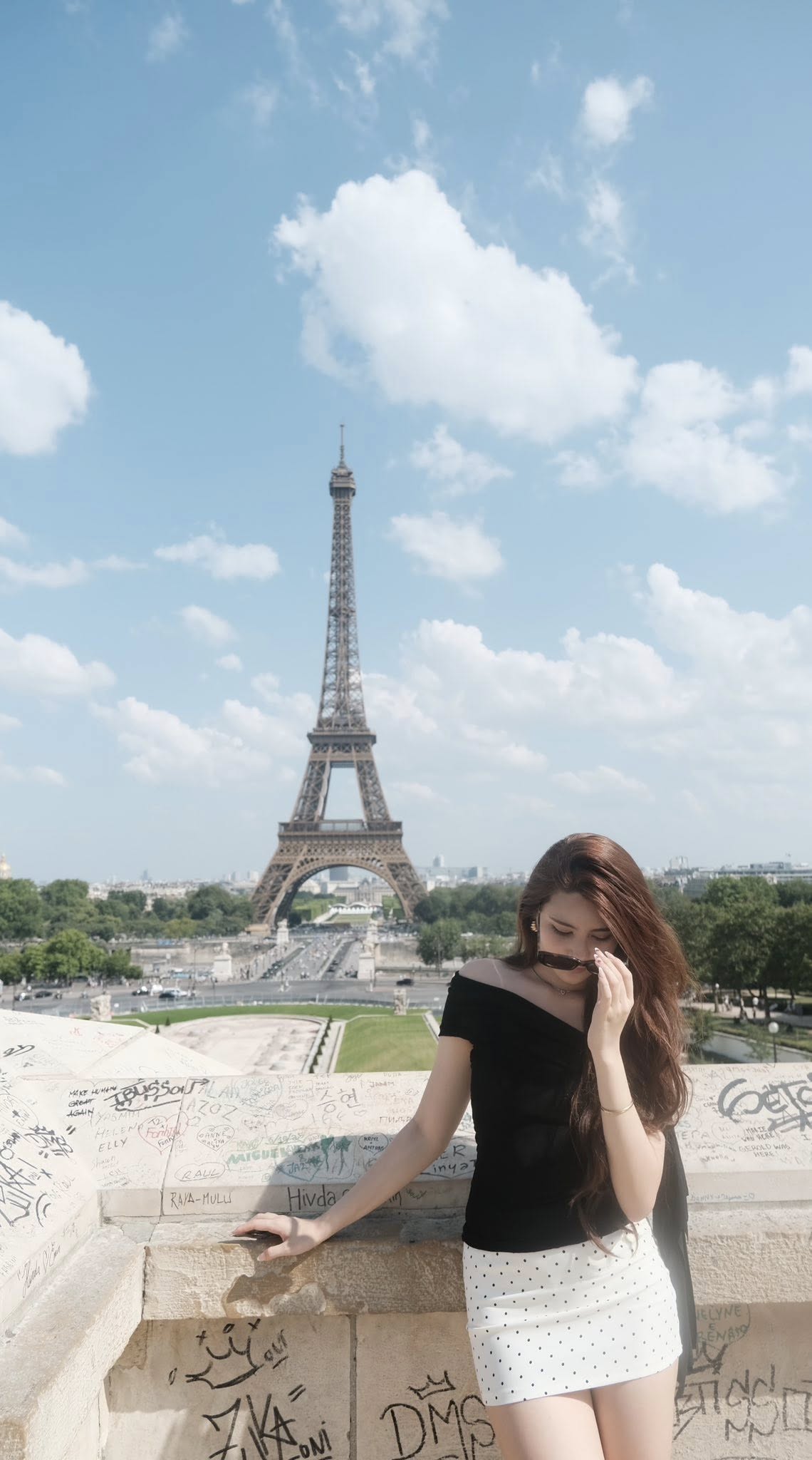 Con gái út nhà Quyền Linh khoe dáng ở Paris, dân mạng trầm trồ vì nhan sắc khác lạ, đầy khí chất của Hạt Dẻ- Ảnh 10.