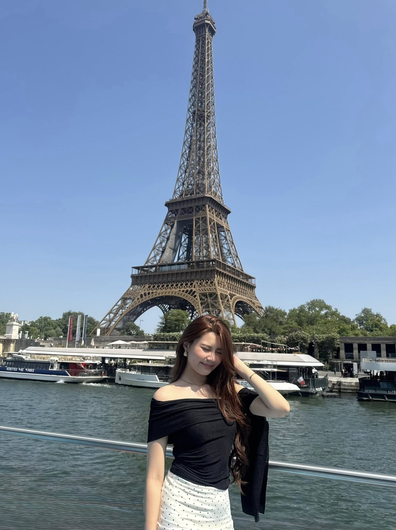 Con gái út nhà Quyền Linh khoe dáng ở Paris, dân mạng trầm trồ vì nhan sắc khác lạ, đầy khí chất của Hạt Dẻ- Ảnh 9.