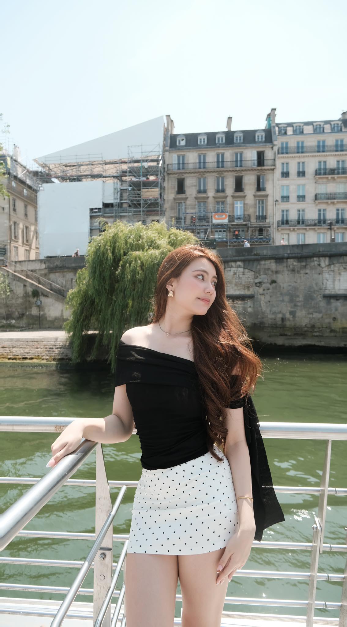 Con gái út nhà Quyền Linh khoe dáng ở Paris, dân mạng trầm trồ vì nhan sắc khác lạ, đầy khí chất của Hạt Dẻ- Ảnh 6.