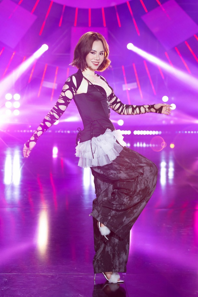 Trưởng nhóm dancer Việt nhảy cùng DPR IAN: Được casting qua Instagram, tiết lộ 1 sự thật bất ngờ sau set diễn "ướt át"- Ảnh 4. Trưởng nhóm dancer Việt nhảy cùng DPR IAN: Được casting qua Instagram, tiết lộ 1 sự thật bất ngờ sau set diễn "ướt át"- Ảnh 4.