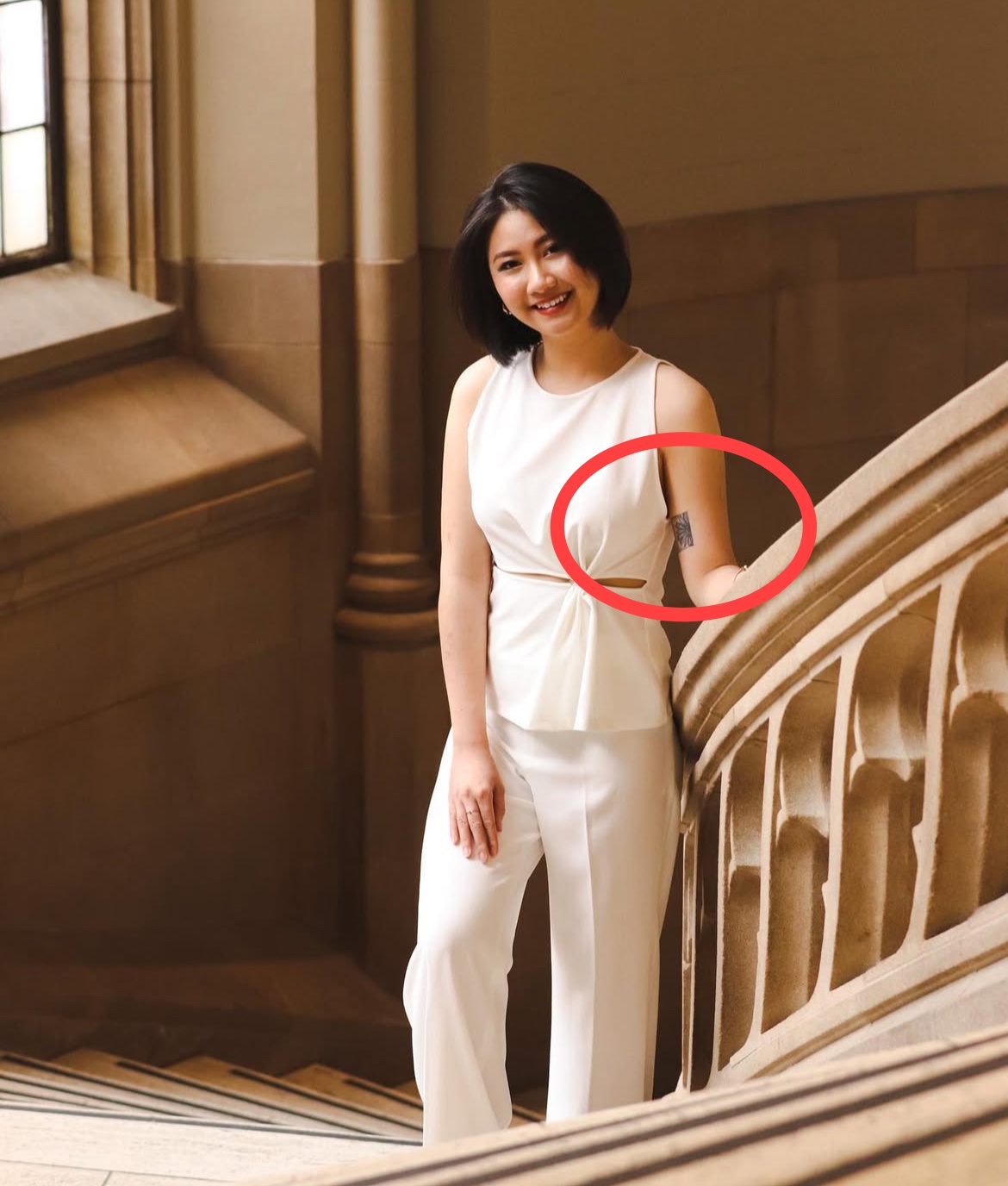 Tân Hoa hậu Hoàn vũ Việt Nam bị ném đá dữ dội vì có hình xăm lớn- Ảnh 1.
