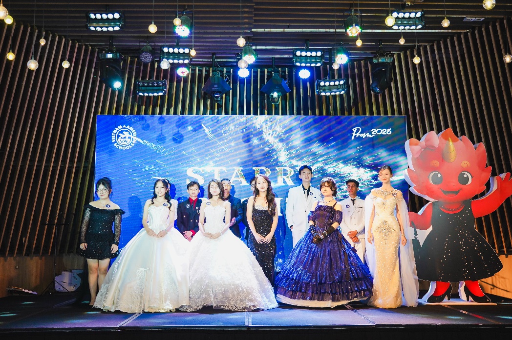 Hệ thống Trường Việt Mỹ “gây sốt” với dạ tiệc "Starry Night" cực cháy: VAers ngỡ như các vì tinh tú trong một “Đêm đầy sao”!- Ảnh 2.
